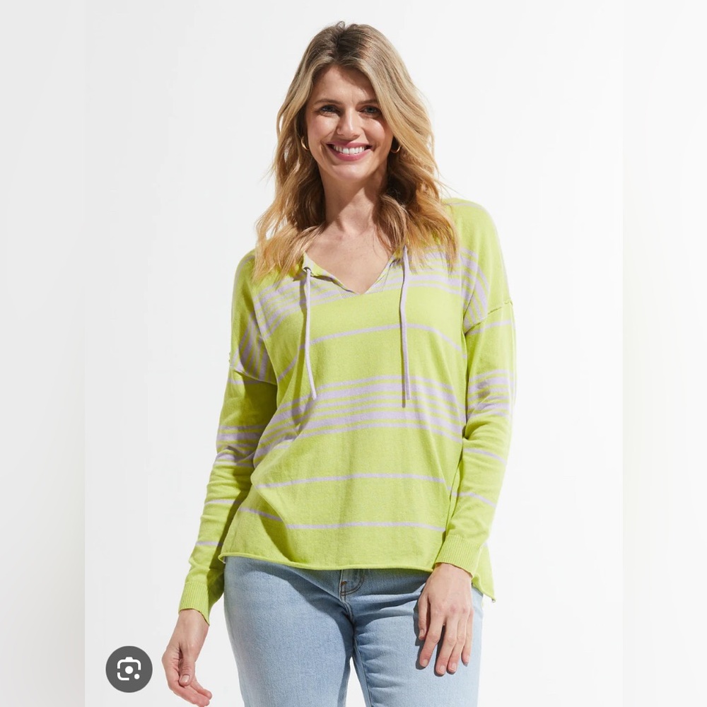 ZAKET & PLOVER/ woman’s Large/ pink v neck with strings sweater.